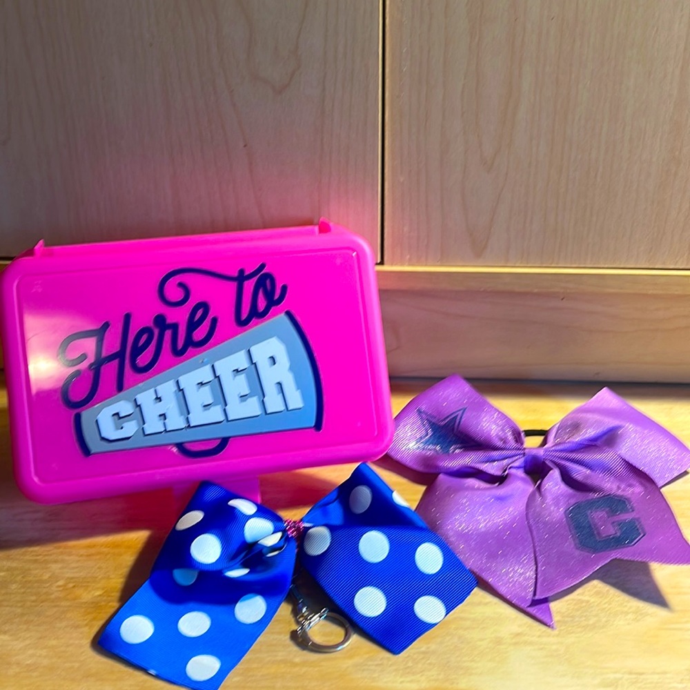 Bow box  with 1 cheer bow and 1 keychain bow. Box2